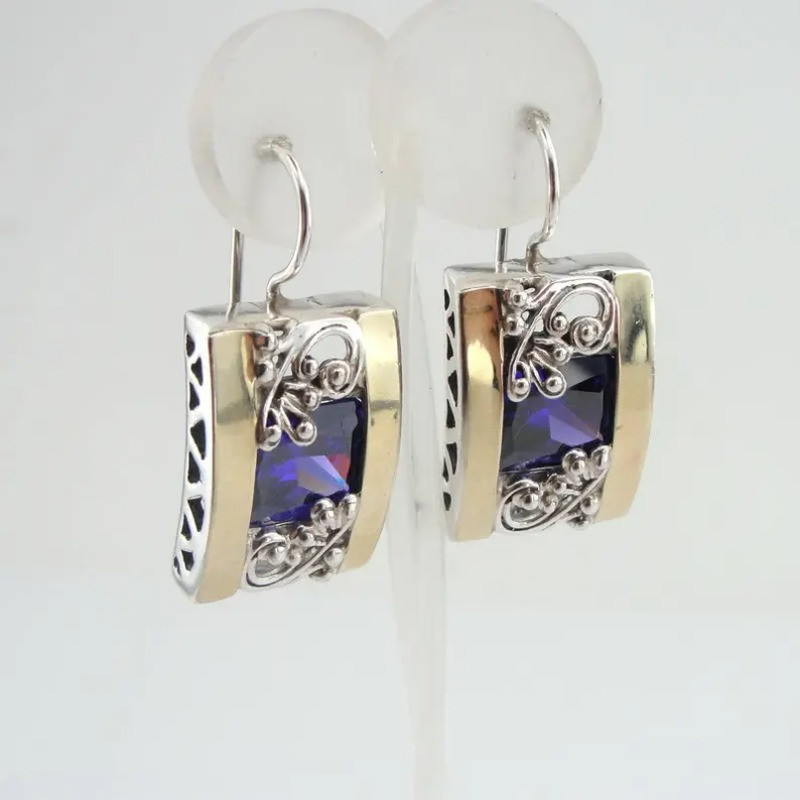 Women's Double-Color Hollow Pattern Square Earrings